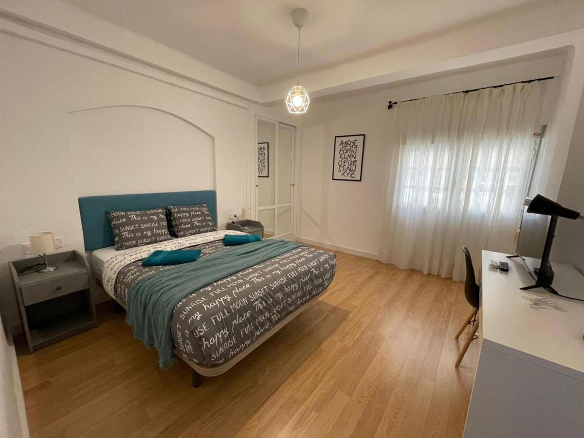 Holidays2Malaga 2 Bedroom Armengual De La Mota Close Shopping Center ภายนอก รูปภาพ