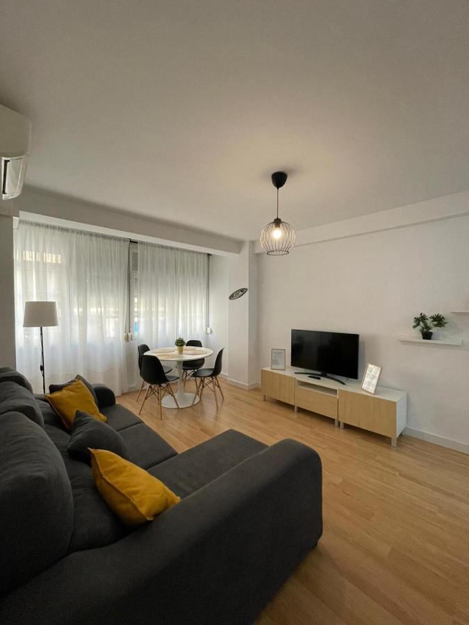 Holidays2Malaga 2 Bedroom Armengual De La Mota Close Shopping Center ภายนอก รูปภาพ