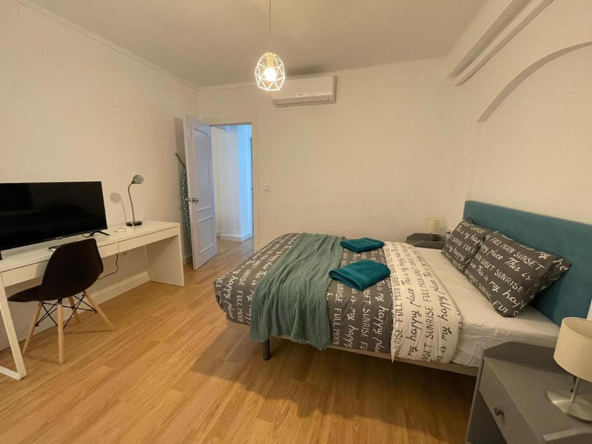 Holidays2Malaga 2 Bedroom Armengual De La Mota Close Shopping Center ภายนอก รูปภาพ
