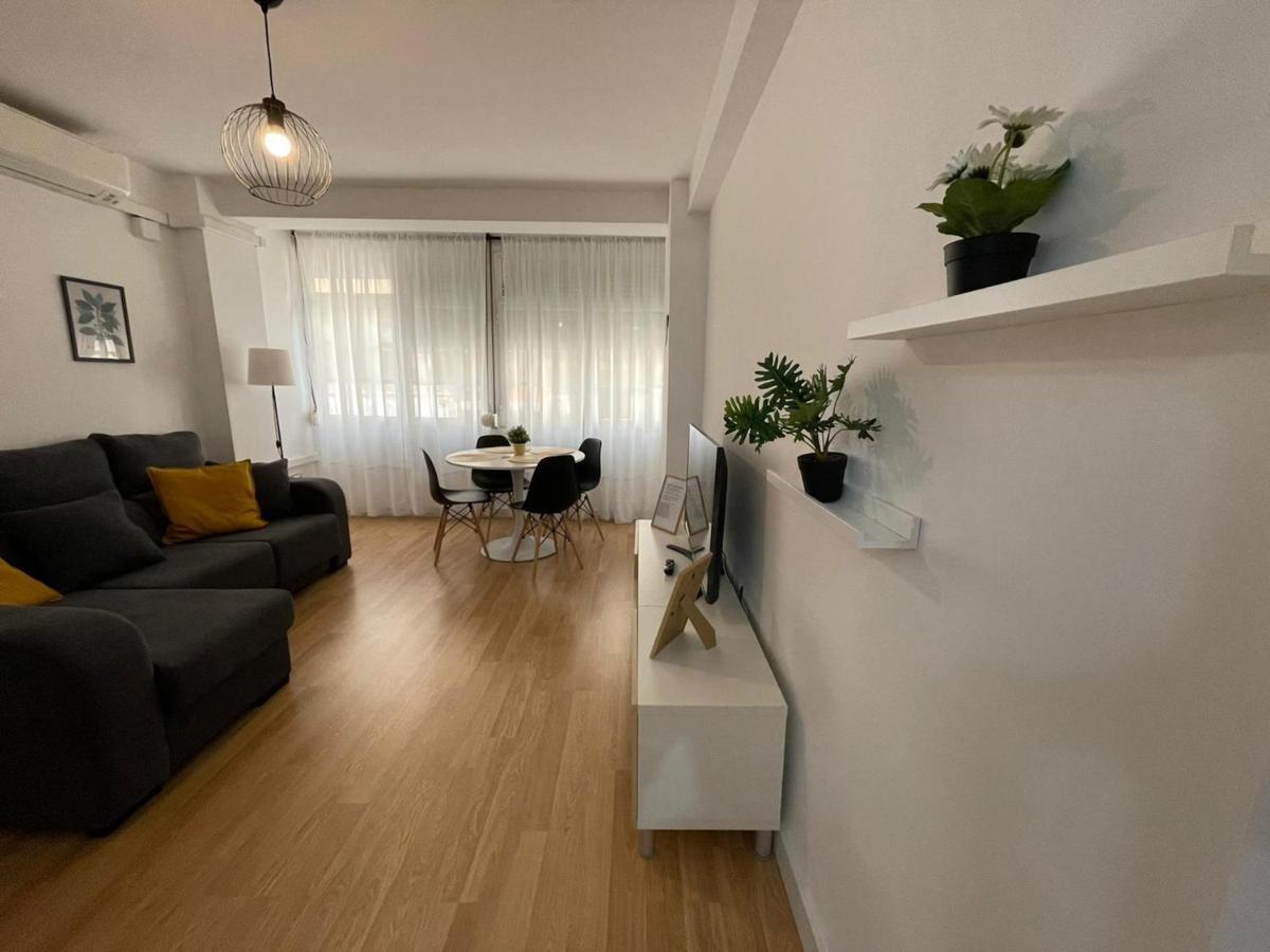 Holidays2Malaga 2 Bedroom Armengual De La Mota Close Shopping Center ภายนอก รูปภาพ