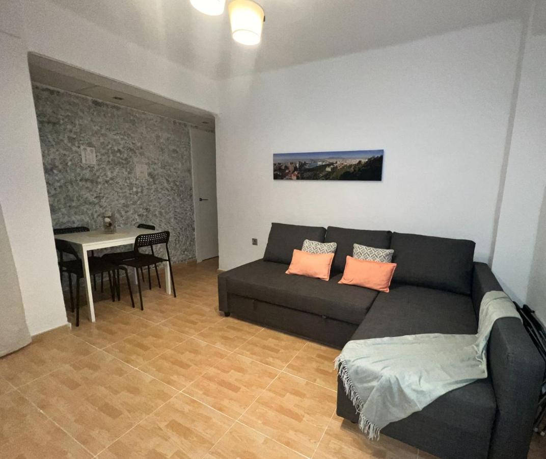 Holidays2Malaga 2 Bedroom Armengual De La Mota Close Shopping Center ภายนอก รูปภาพ