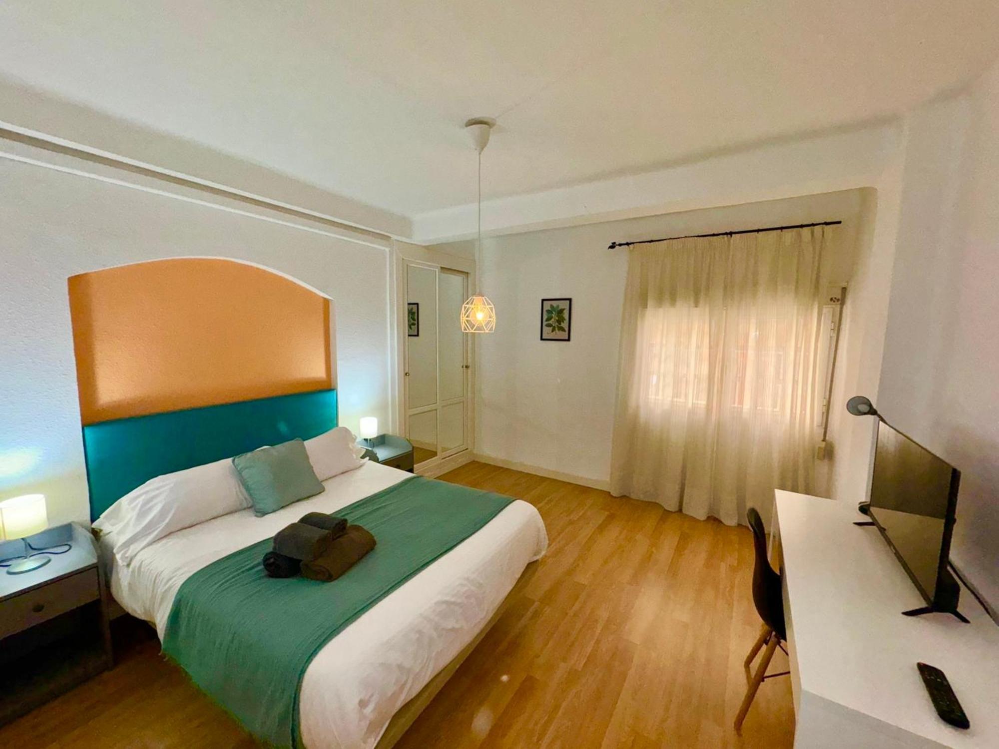 Holidays2Malaga 2 Bedroom Armengual De La Mota Close Shopping Center ภายนอก รูปภาพ